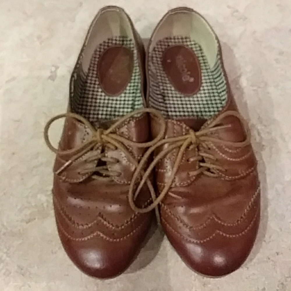 Brown comfortable work shoes